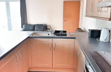 King Street, free parking and WiFi 2 bed by Lains Lettings - Photo 3