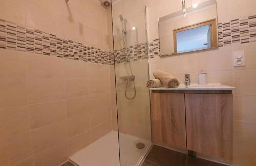 "Le Petit Paradis" au Centre Ville d'Oyonnax - Foto 50