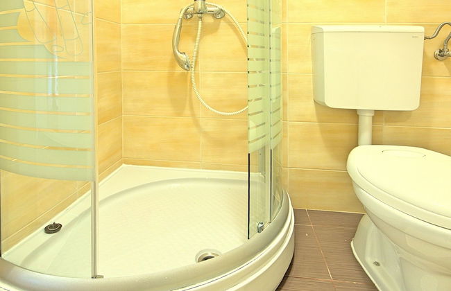 Perfect for Children, Garden With Pool, Playground and Walk in Whirlpool - Foto 27