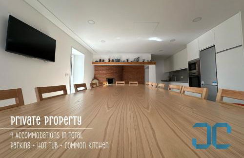 Arada Property - 4 Houses in 1 Private Property, Free Parking and Hot Tub - Foto 28