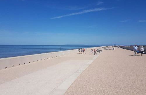 Fabulous beachfront 3 bed house with parking - Foto 56