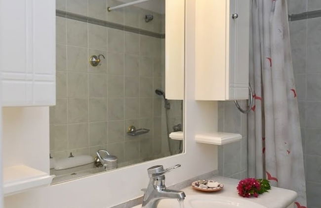 Sophia Villa Paros - Beachfront Villa at Lolantonis - Photo 59