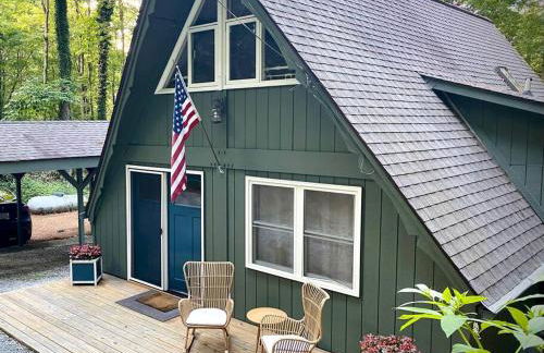 Cozy Cottage w Hot Tub, 5 min walk to Main St - Foto 1