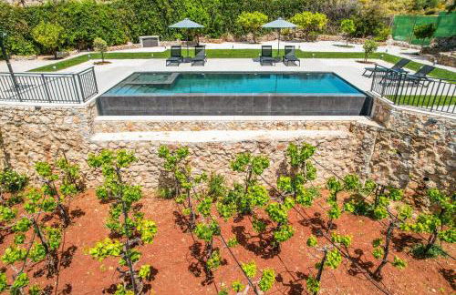 Villa Recluso-3 bd luxury country villa, huge heated pool with hydromassage, individual bbq & large yard, mountain view - Photo 17