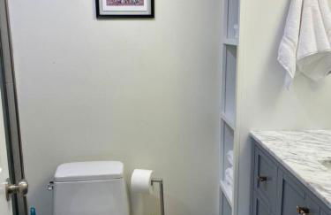 4 King Suites, Downtown, Outlets, Beach, Historic - Photo 37