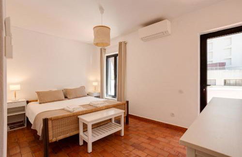 Moradia Tradicional no centro a 100m da Praia - Foto 34