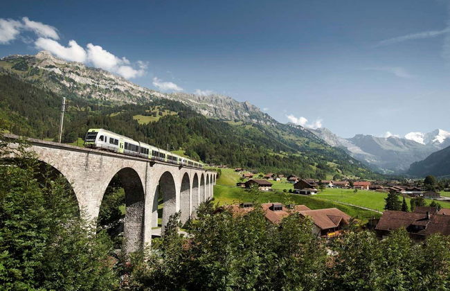 Excursión a Interlaken en el Tren Verde de los Alpes suizos - Foto 1