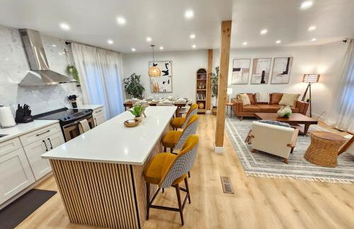 Luxury 4BR near Six Flags & Naval Base - Foto 12