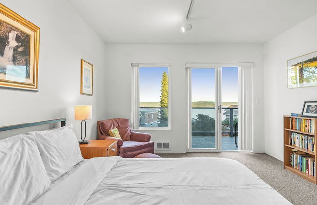 Incredible Water Views, Deck Relaxing Retreat Greenbank Getaway by Avantstay - Foto 20