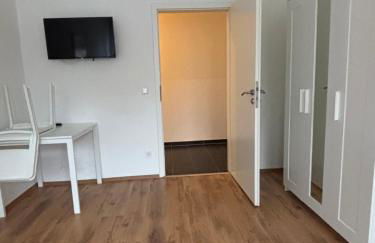 Case Four Boardinghouse mit Parkplatz, Küche, Waschmaschine und Trockner - Photo 12