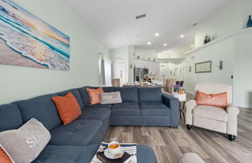 Single-Level Home w Heated Pool & 9MI to Disney - Photo 28