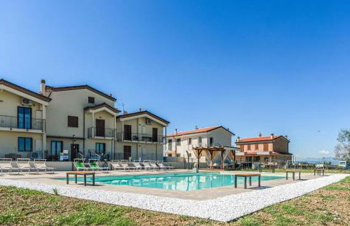 Awesome Apartment In Terre Roveresche - Foto 12