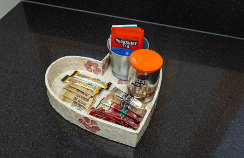 Cosy, modern high rise with views! 2 bedroom - Foto 24