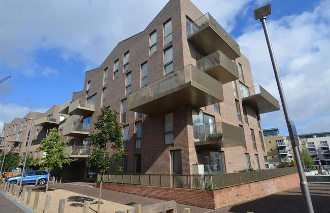 Luxury 3-bed Top Floor Penthouse in Brentford - Foto 16