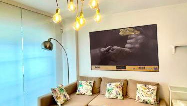 Maravilloso apartamento céntrico de 70m2, jardín propio 40m2 con piscina para niños y parking opcional - Foto 2