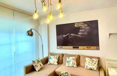 Maravilloso apartamento céntrico de 70m2, jardín propio 40m2 con piscina para niños y parking opcional - Foto 2