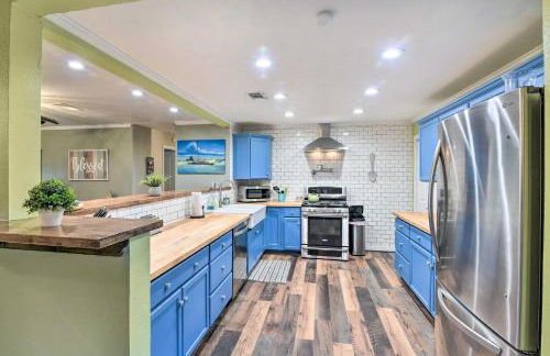 Galveston Group Getaway with Private Yard and Fire Pit - Foto 7