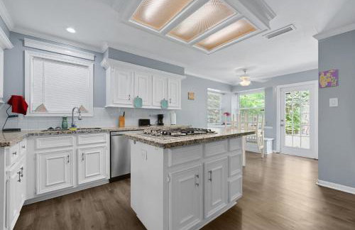 Home for summer with pool, pool table, outdoor kitchen,patio and balcony - Foto 12