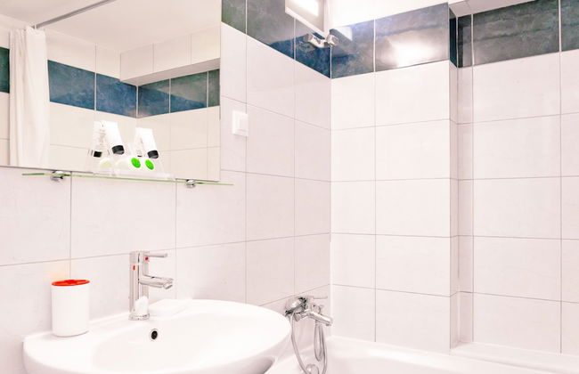 Sunrise Village Hotel - Photo 23