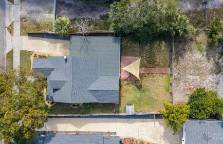 Adorable Dog Friendly Home with Fenced Yard, Office, STEPS to Canal & Hospital! - Foto 42