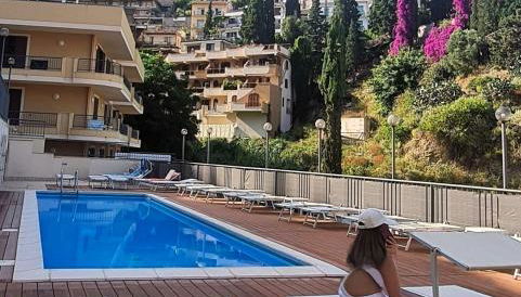 Mediterranean Apartment Pool & Parking - Foto 4, sunbed