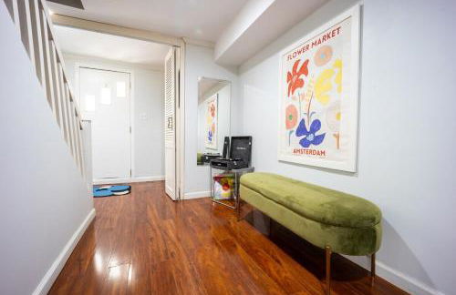 Bright 3bed basement with backyard & free parking - Foto 10