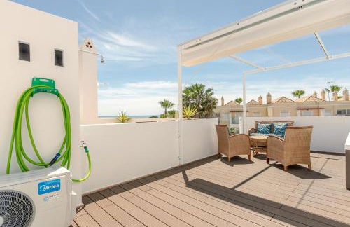 SeaScape Villa Private Pool & Rooftop Jacuzzi with sea view near Manta Rota Beach - Foto 42