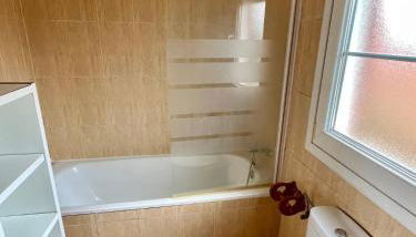 Chalet adosado con amplio jardín - Foto 3