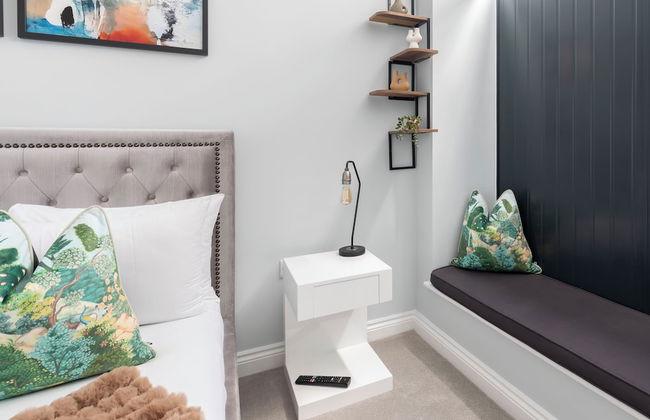 Elliot Oliver - Stylish 2 Bedroom Town Centre Apartment - Photo 4