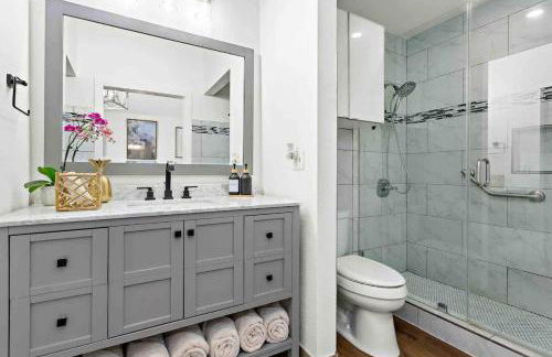 Art Deco Gem-King Suite-Hot Tub-Outdoor Fire Place - Foto 4