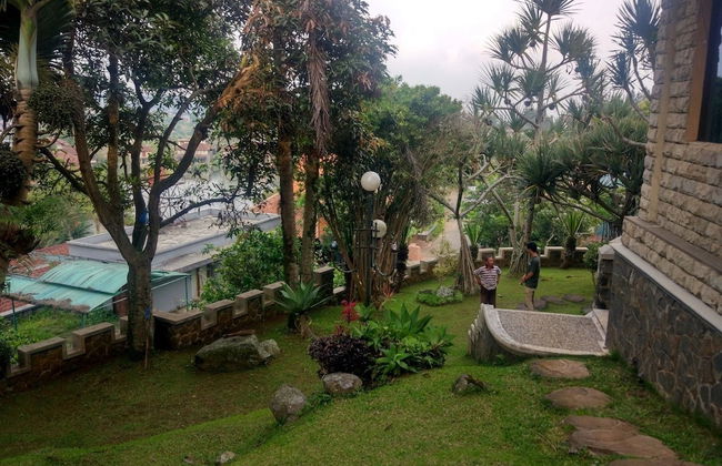 Villa Beverly Hills Puncak for 50 pax - Photo 21