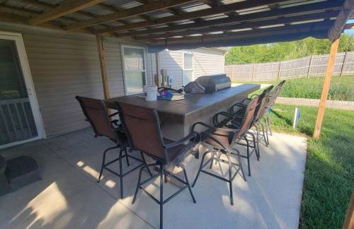 160 Overbrook 3 bedroom home with privately fenced yard and hot tub - Foto 11