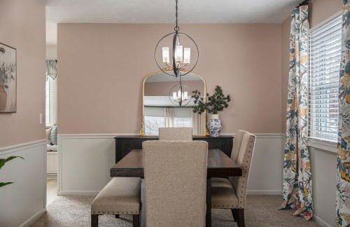 Central Family Oasis with Hot Tub & Fenced Yard - Foto 13