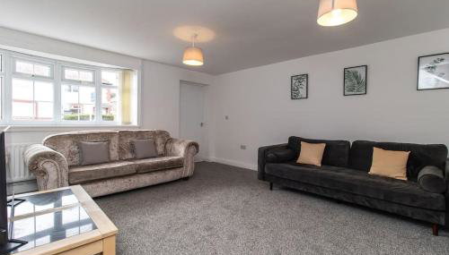 Free Driveway Parking 3 Double Bedroom House, Ideal for long term contractor, etc stays, 4 miles 11 mins drive to Nissan, 20 mins drive to Sunderland Newcastle, Fast WIFI - see Dwellcome Home Ltd site for assurance - Foto 3