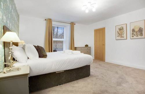 NEW! Luxurious Cottage in Durham by Stay With Us, Ideal for Large Groups & Families, Hot Tub, Sleeps 10! - Foto 38