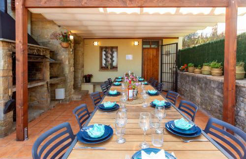 8 to 10 Sleeps Private Pool Villa & BBQ Near Barcelona - Foto 12