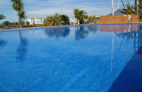 Precioso piso con vista al canal y piscina en roses AV-69 - Foto 3