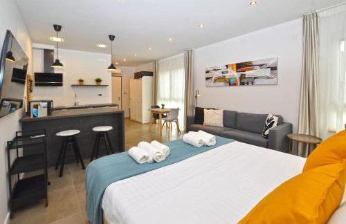 Black & White Studios - Photo 9