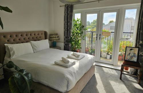 Stylish 1BD Flat with Parking Hackbridge - Foto 3