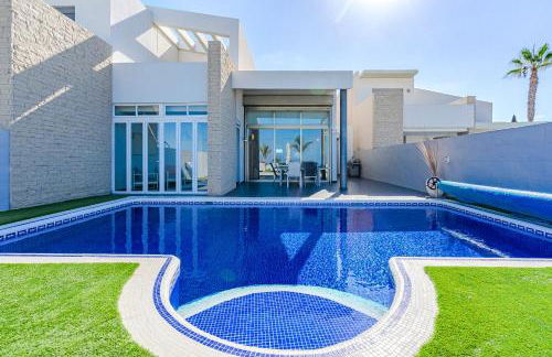 Villa Elisabetta, Luxury Villa with Heated Pool Ocean View in Adeje, Tenerife - Foto 3