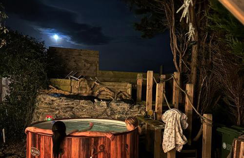 Brynglas Cottage with Hot Tub, Anglesey. - Foto 1