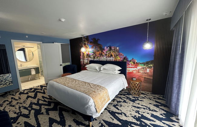 Lighthouse Inn & Suites - Photo 18