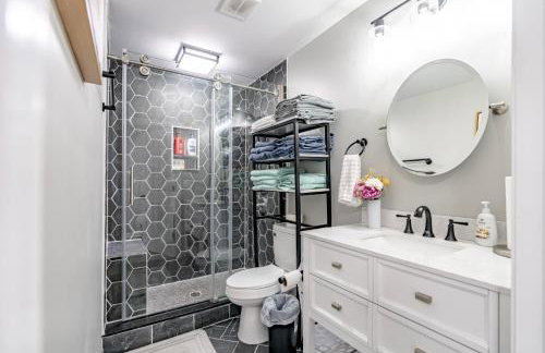 Sleek Urban Getaway Paristown-Highlands-Germantown - Foto 25