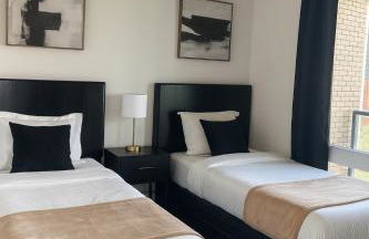 Upscale Midtown Retreat , Free Parking & Close to Mercedes-Benz - Foto 12