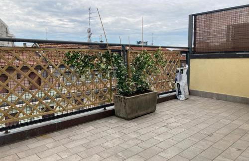 Monolocale con ampio terrazzo - Foto 23