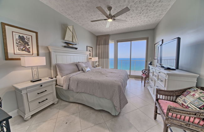 Luxurious Beachfront Condo with Beachside Pool Access and Free WiFi - Unit 1202 by RedAwning - Foto 7