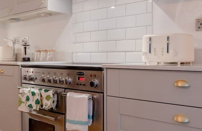 Newly Refurbished 2BD Flat - Wimbledon Village! - Foto 15