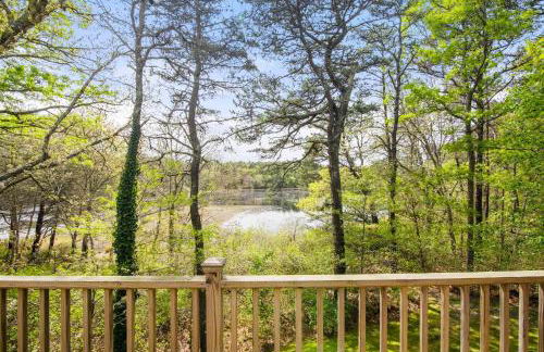 Tranquil Pond-View Escape in Dennis - Foto 2