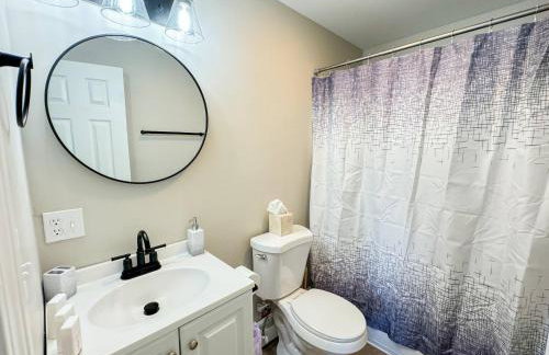 New Remodel | Mins to DHMC & Hanover | Explore NH - Foto 10