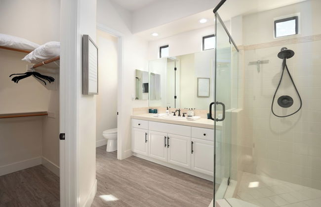 Luxury Resort Style Living w/ Pool & Jacuzzi - Foto 26